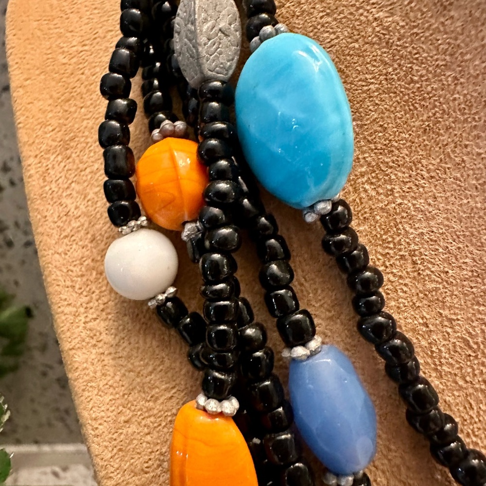 Multi color 5 strand bead necklace - Picture 4 of 6